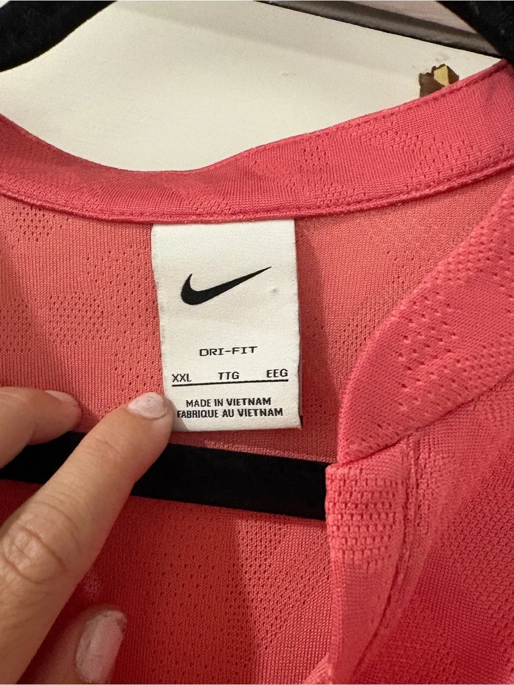 Nike Women’s Coral Pink Sleeveless Athletic Tank Top
